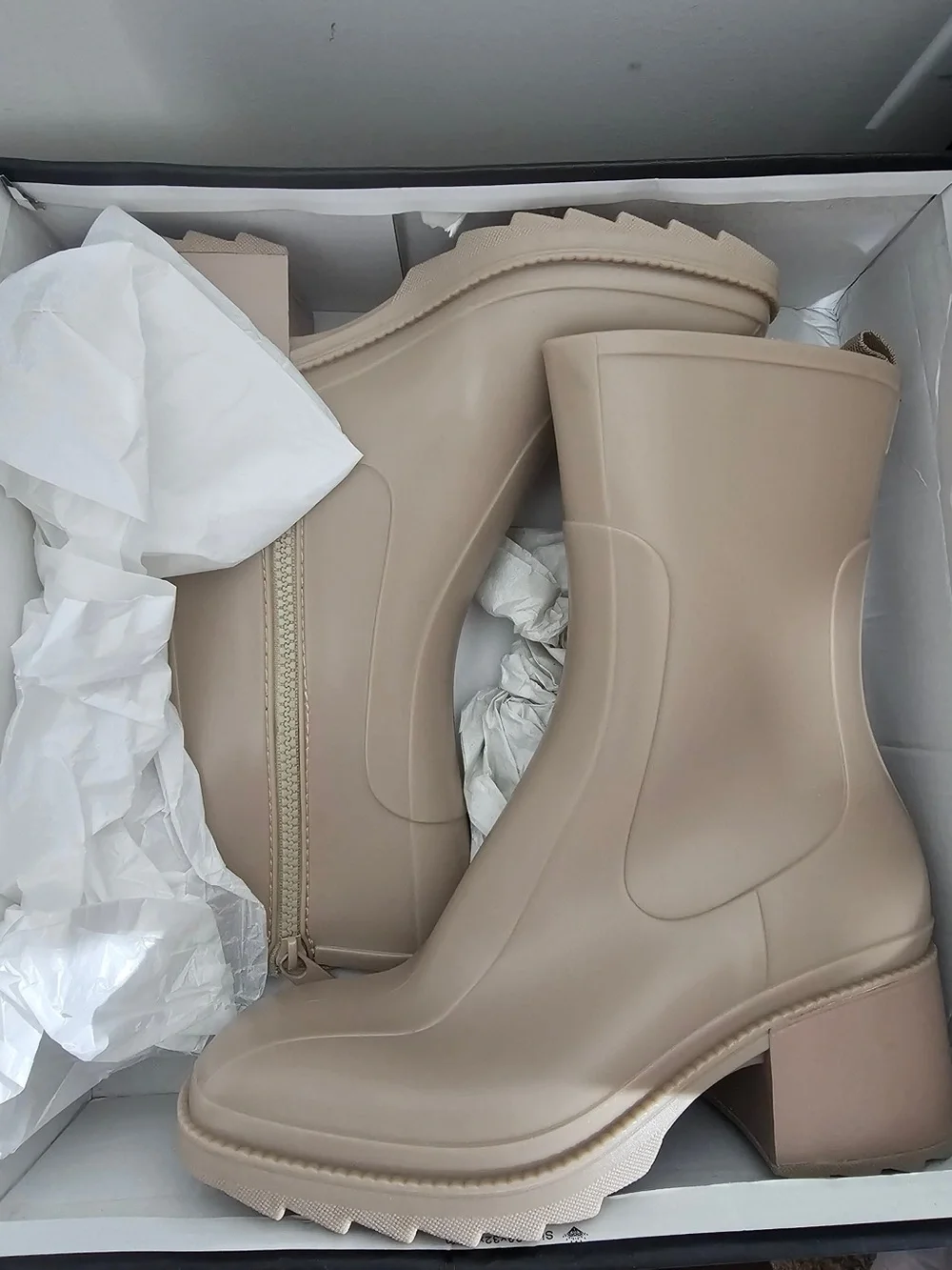 #90 🤎 Nasty Gal Stone Chunky Heeled Rain Boots – Women’s US 5 – New in Box